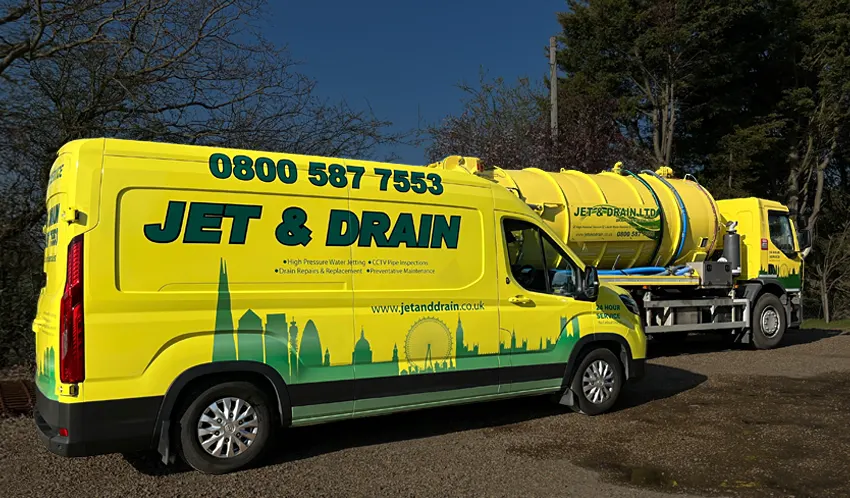 24/7 vacuum tanker and jet drain high-pressure van available in London for onsite services.