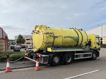 Jet and Drain Vacuum Tanker in Action: Unblocking a Drain at an Industrial Estate in Bromley.