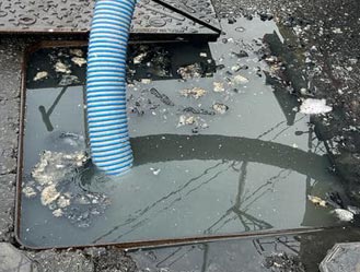 Unblocking Drain with Vacuum Tanker